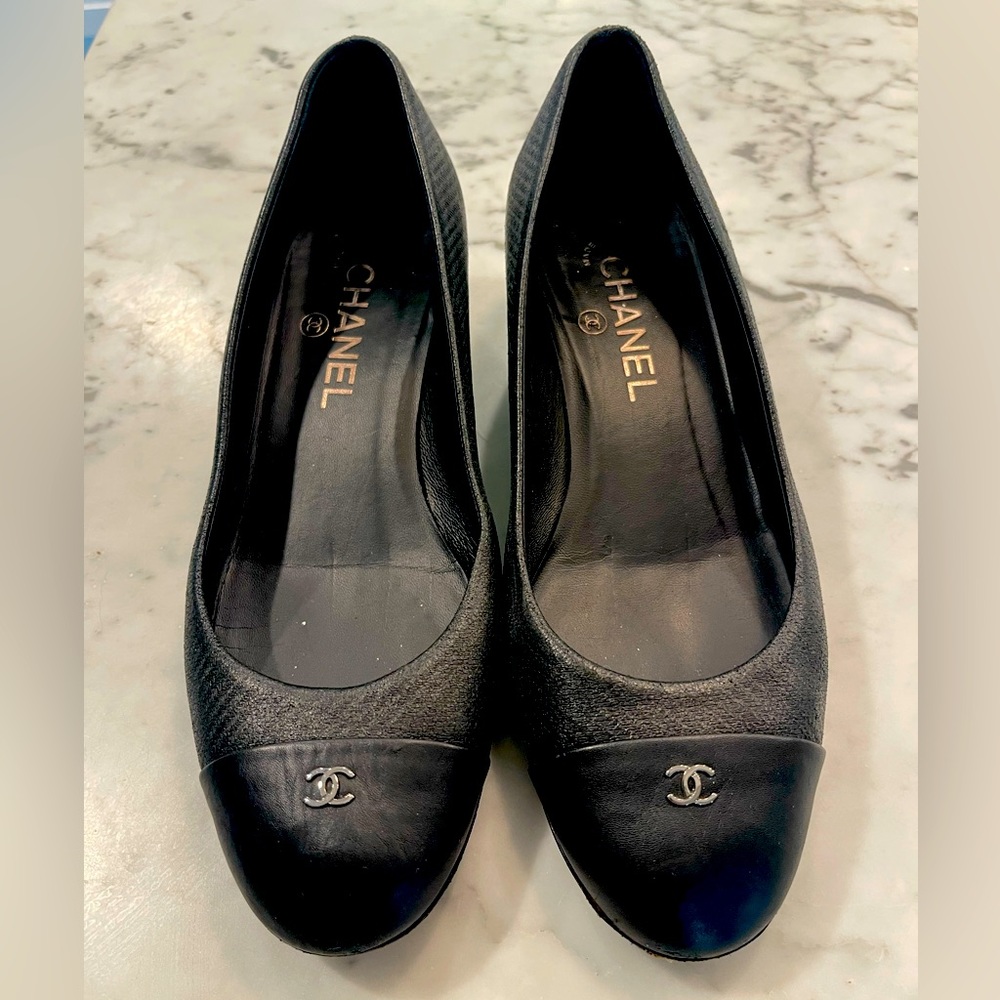 CHANEL black cap toe heel -with CC interlocking logo. In original Box.